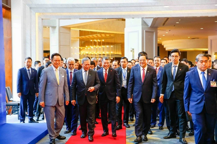 (Trực tiếp) Khai mạc Diễn đàn Tương lai ASEAN 2026: Duy trì tâm thế chiến lược trong thế giới phân mảnh và biến động (Trực tiếp) Khai mạc Diễn đàn Tương lai ASEAN 2026: Duy trì tâm thế chiến lược trong thế giới phân mảnh và biến động