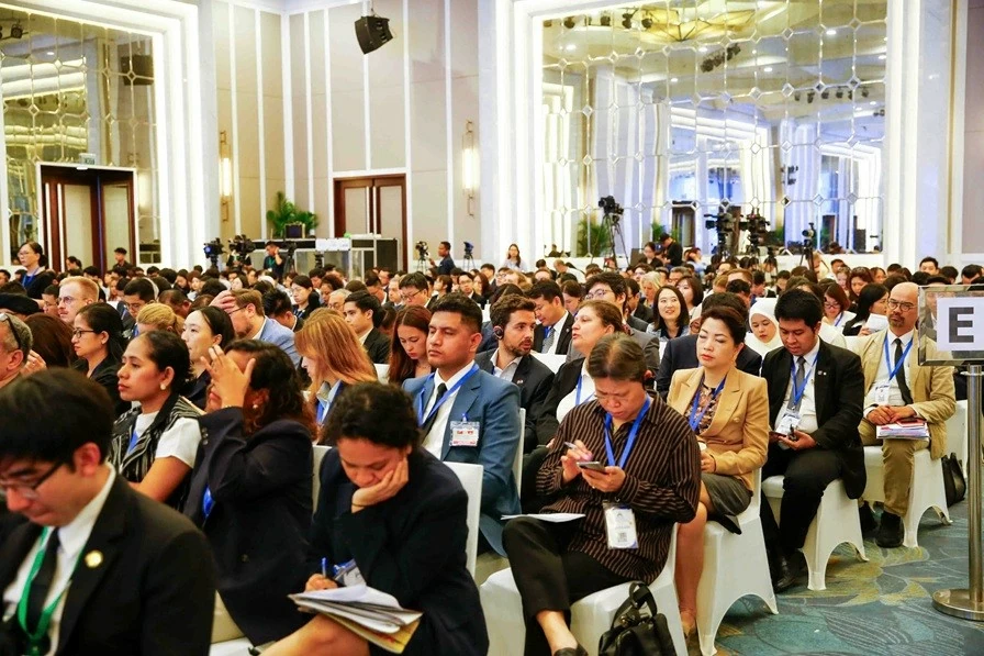 (Trực tiếp) Khai mạc Diễn đàn Tương lai ASEAN 2026: Duy trì tâm thế chiến lược trong thế giới phân mảnh và biến động (Trực tiếp) Khai mạc Diễn đàn Tương lai ASEAN 2026: Duy trì tâm thế chiến lược trong thế giới phân mảnh và biến động