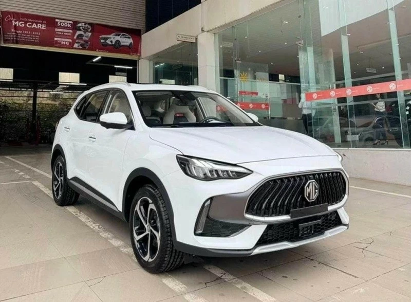 MG HS tiếp tục gây bất ngờ khi được một số đại lý giảm gần 200 triệu đồng. MG HS tiếp tục gây bất ngờ khi được một số đại lý giảm gần 200 triệu đồng.