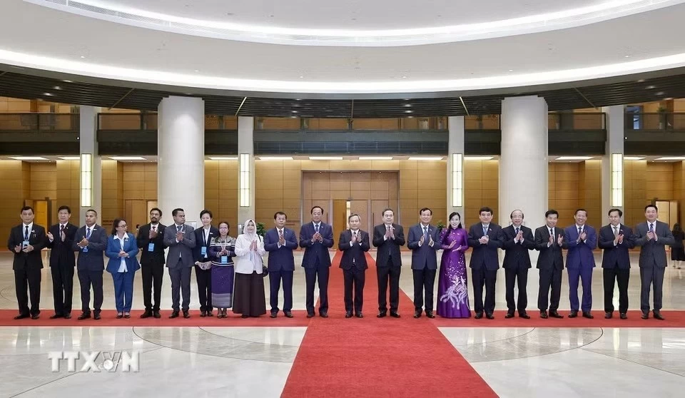 Chủ tịch Quốc hội Trần Thanh Mẫn tiếp lãnh đạo các thành phố ASEAN