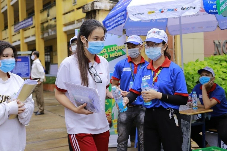 Tiếp sức mùa thi 2026: Đưa AI, podcast và ‘trạm tiếp sức tinh thần’ đồng hành cùng sĩ tử