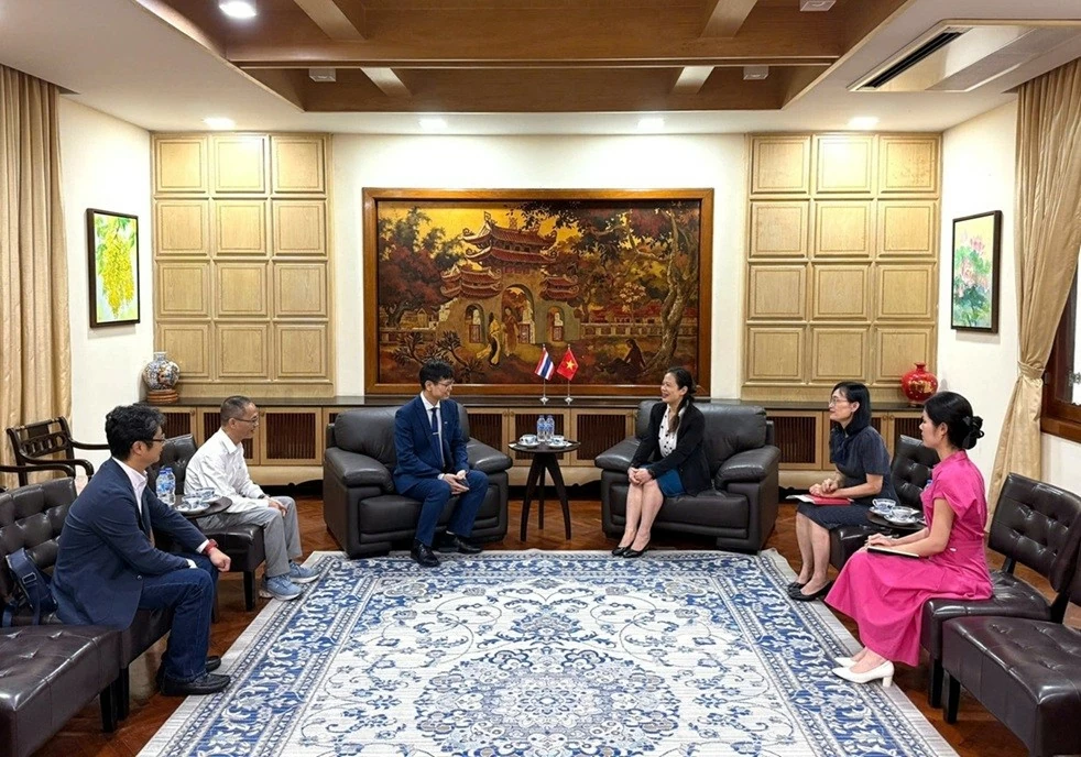 Đoàn công tác Trường Đại học Khoa học Xã hội và Nhân văn thăm và làm việc tại Đại sứ quán Việt Nam tại Thái Lan