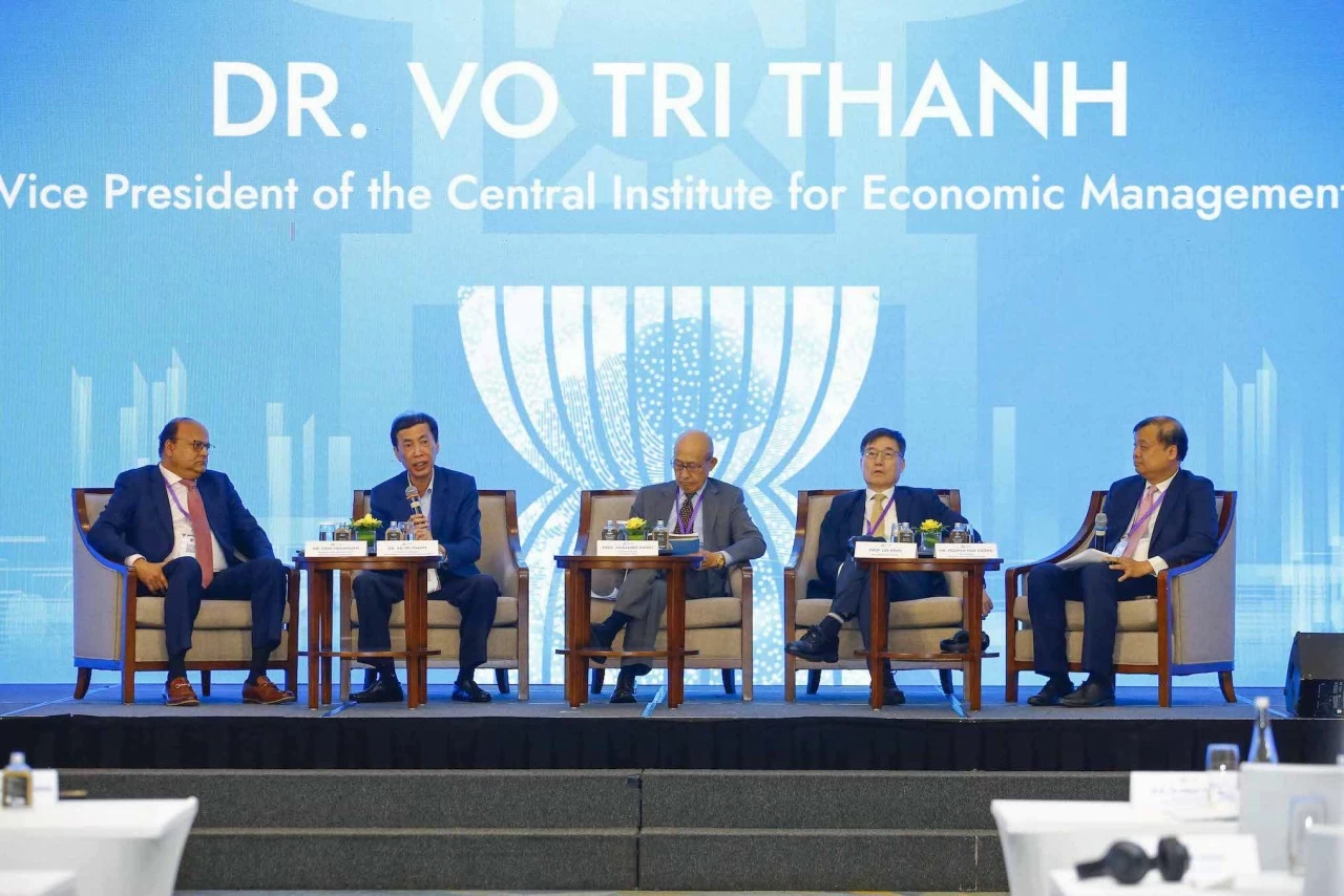 Phiên toàn thể 5 Diễn đàn Tương lai ASEAN: Những mô hình phát triển mới trong bối cảnh chuyển dịch toàn cầu Phiên toàn thể 5 Diễn đàn Tương lai ASEAN: Những mô hình phát triển mới trong bối cảnh chuyển dịch toàn cầu