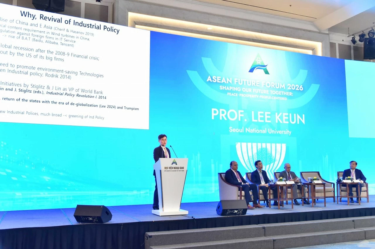 Phiên toàn thể 5 Diễn đàn Tương lai ASEAN: Những mô hình phát triển mới trong bối cảnh chuyển dịch toàn cầu Phiên toàn thể 5 Diễn đàn Tương lai ASEAN: Những mô hình phát triển mới trong bối cảnh chuyển dịch toàn cầu