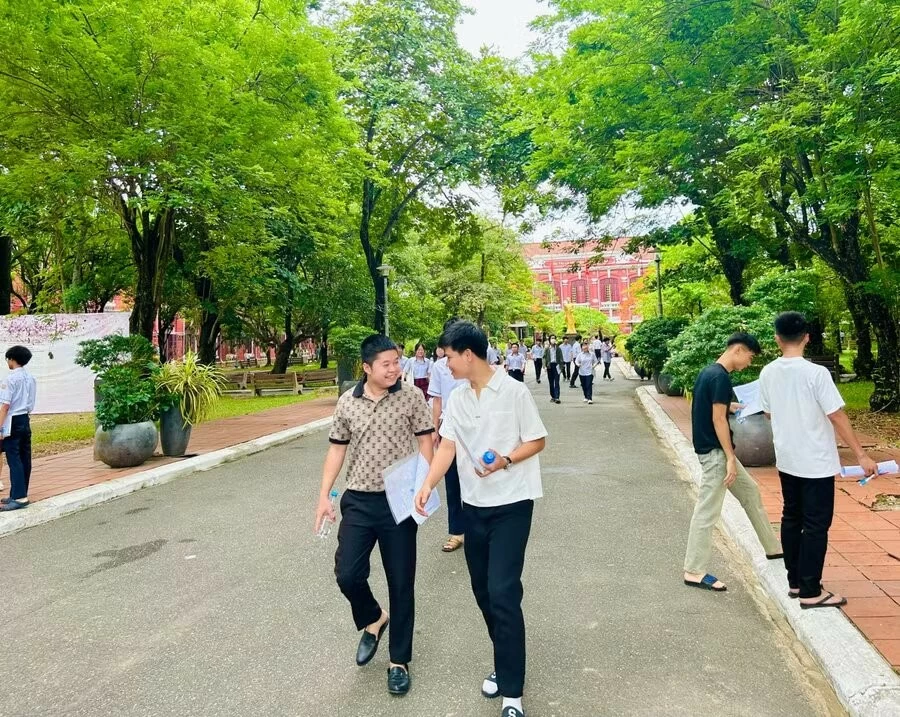 Gợi ý đáp án môn Ngữ Văn thi tốt nghiệp THPT 2026