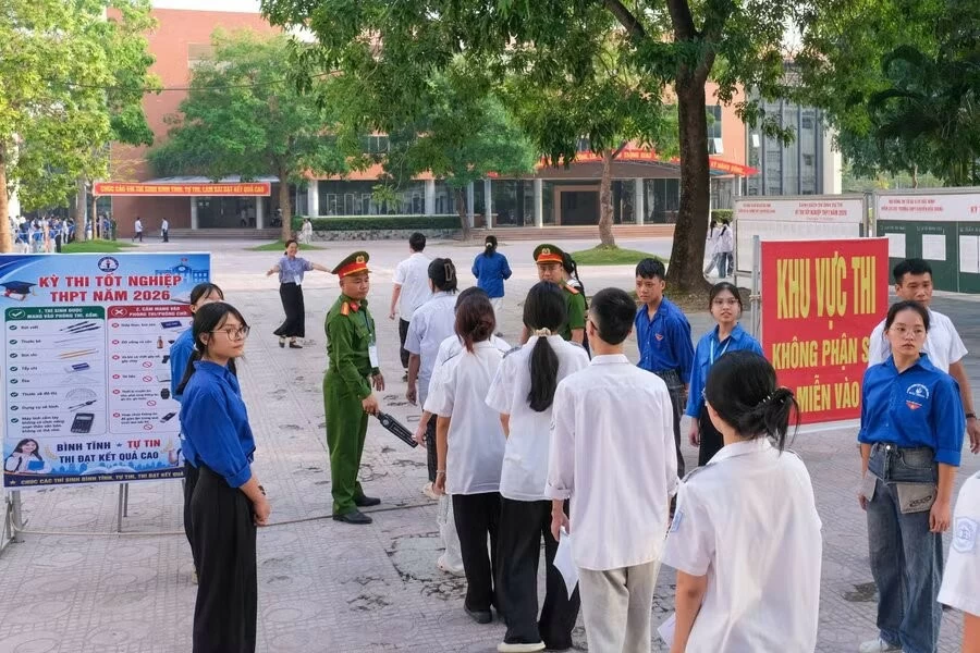 Kỳ thi tốt nghiệp THPT 2026: 12 em bị đình chỉ buổi thi Ngữ văn