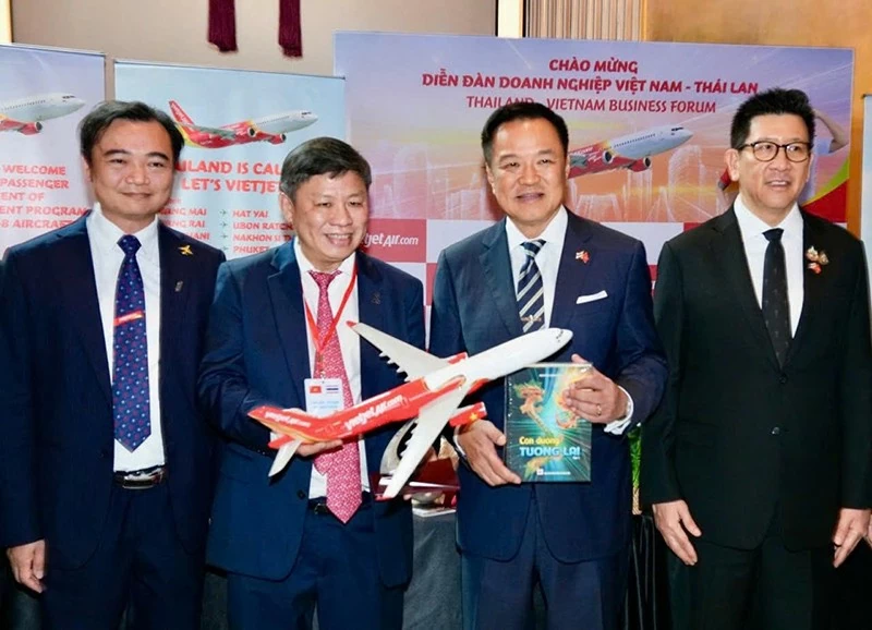 “Con đường tương lai” mở rộng hành trình đến độc giả quốc tế. “Con đường tương lai” mở rộng hành trình đến độc giả quốc tế.
