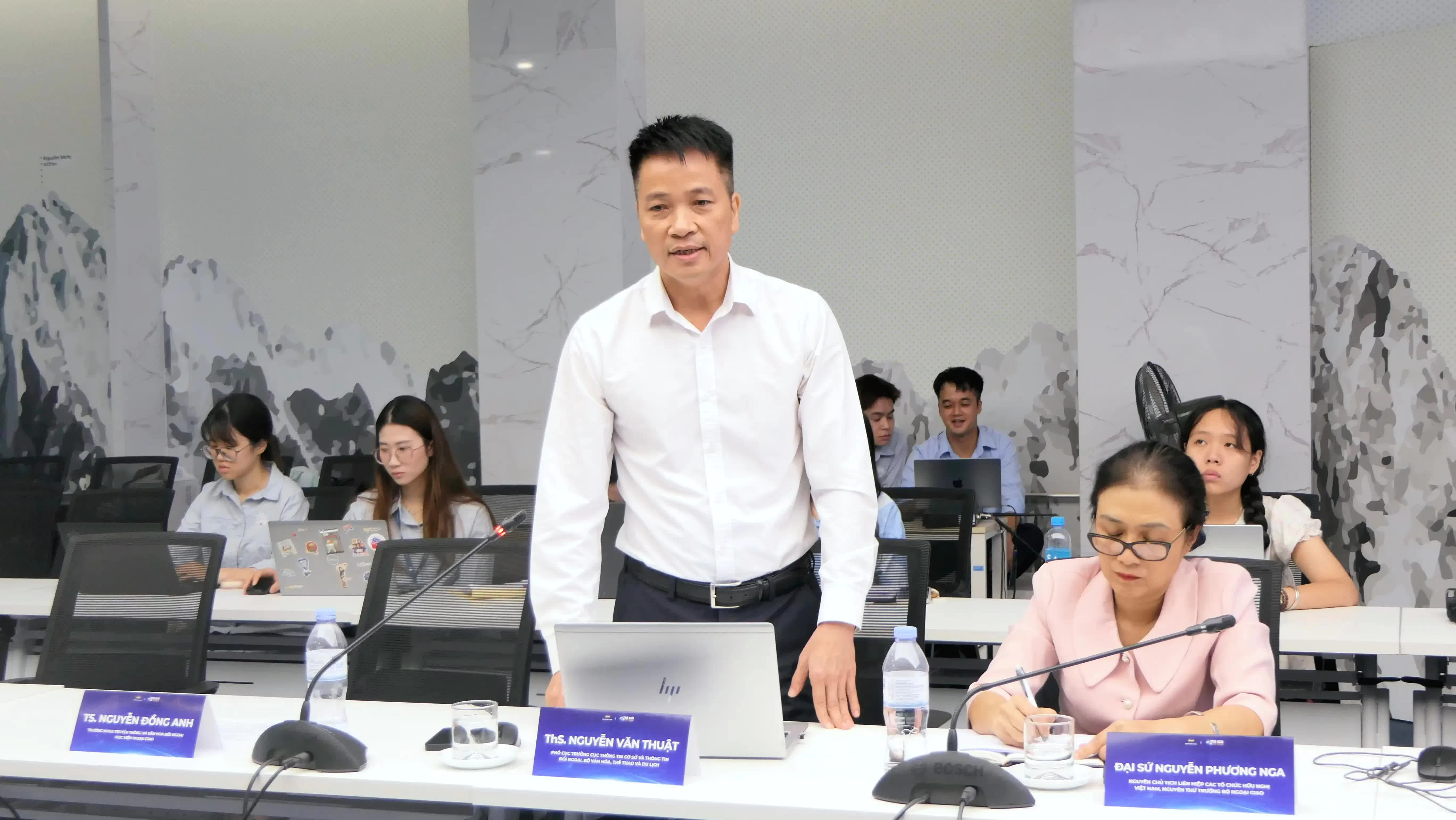 Thông tin đối ngoại trong kỷ nguyên mới: Xây dựng các ‘điểm chạm’ chiến lược của Việt Nam trên không gian truyền thông quốc tế Thông tin đối ngoại trong kỷ nguyên mới: Xây dựng các ‘điểm chạm’ chiến lược của Việt Nam trên không gian truyền thông quốc tế