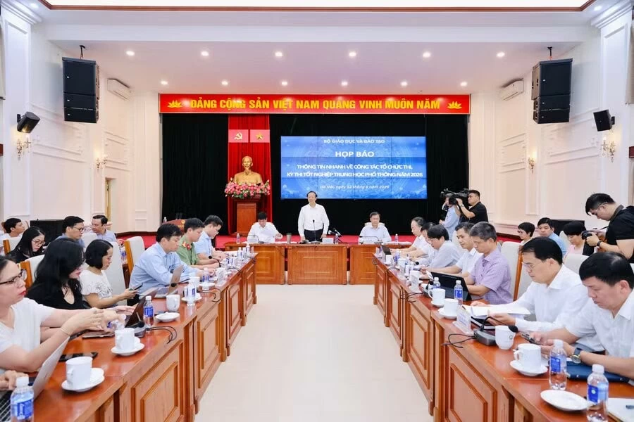 Họp báo kỳ thi tốt nghiệp THPT 2026: Đề Ngữ văn gây nhiều tranh cãi, Bộ GD&ĐT nói gì?