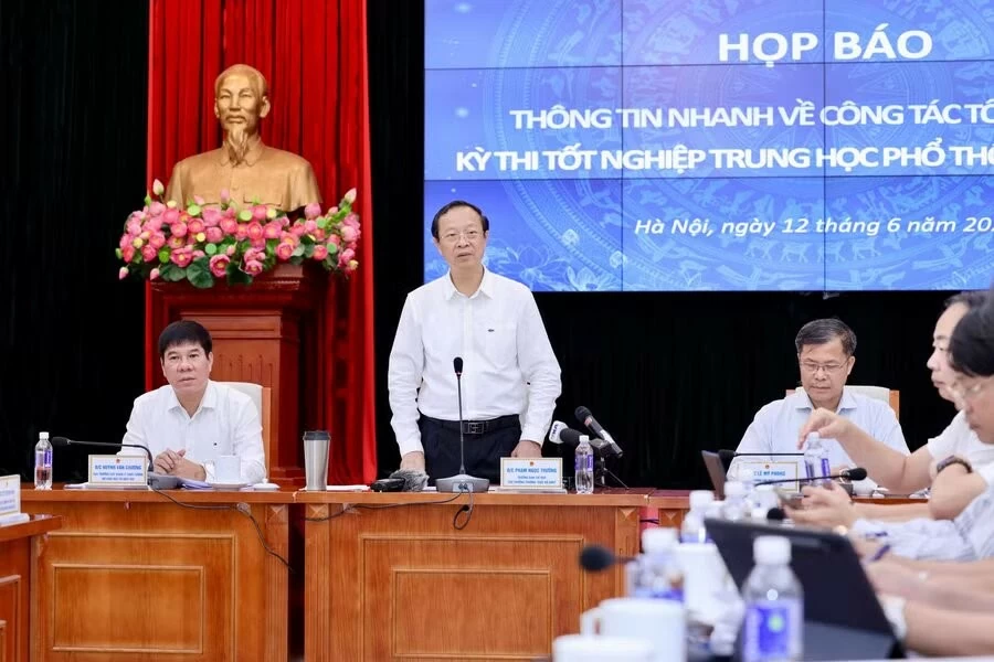 Họp báo kỳ thi tốt nghiệp THPT 2026: Đề Ngữ văn gây nhiều tranh cãi, Bộ GD&ĐT nói gì?