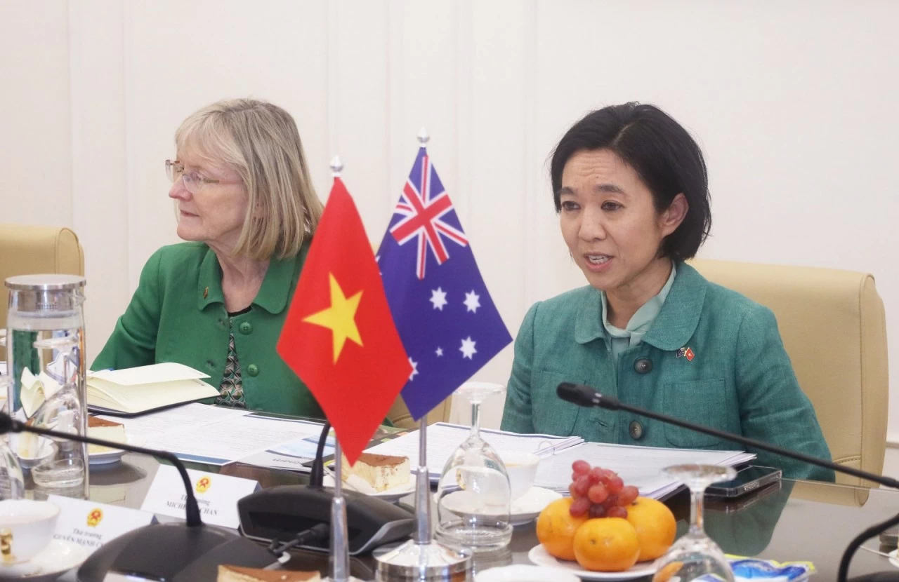 Thứ trưởng Ngoại giao và Thương mại Australia Michelle Chan phát biểu tại buổi làm việc. (Ảnh: Thành Long) Thứ trưởng Ngoại giao và Thương mại Australia Michelle Chan phát biểu tại buổi làm việc. (Ảnh: Thành Long)