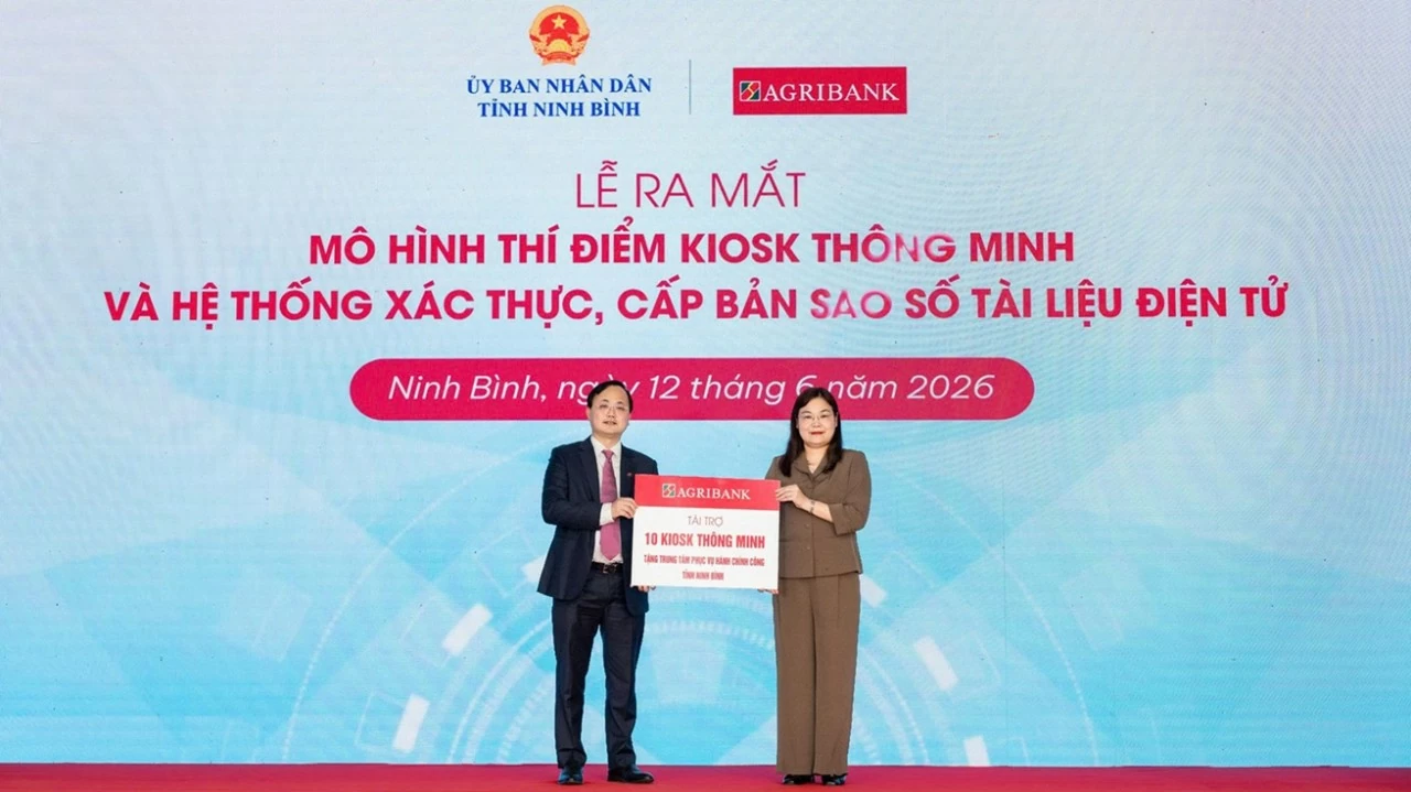 Agribank đồng hành cùng tỉnh Ninh Bình triển khai mô hình Kiosk thông minh: Cú hích chuyển đổi số hành chính công Agribank đồng hành cùng tỉnh Ninh Bình triển khai mô hình Kiosk thông minh: Cú hích chuyển đổi số hành chính công