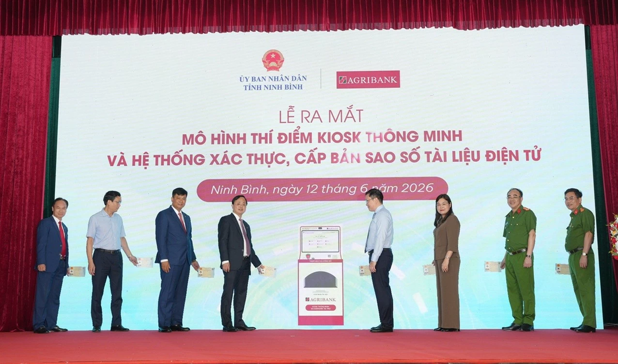 Agribank đồng hành cùng tỉnh Ninh Bình triển khai mô hình Kiosk thông minh: Cú hích chuyển đổi số hành chính công Agribank đồng hành cùng tỉnh Ninh Bình triển khai mô hình Kiosk thông minh: Cú hích chuyển đổi số hành chính công