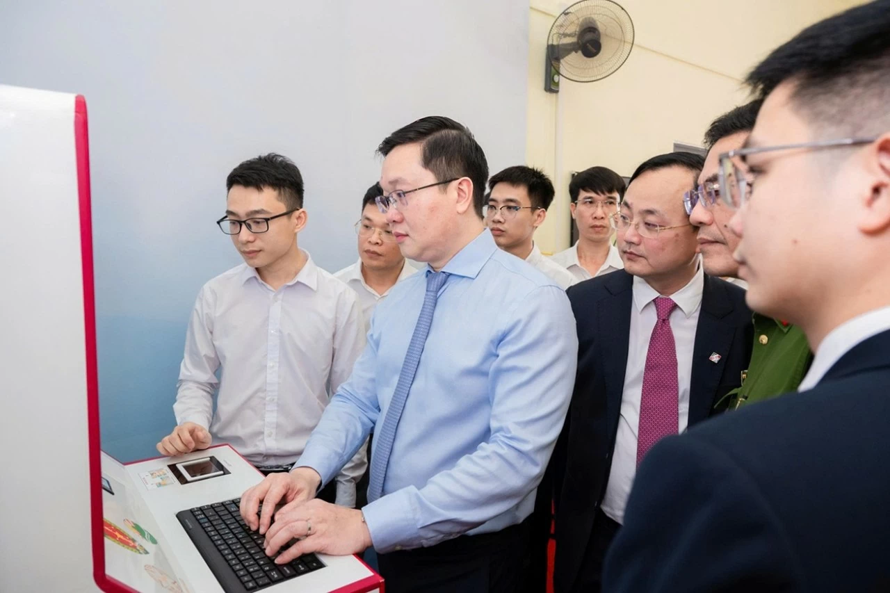 Agribank đồng hành cùng tỉnh Ninh Bình triển khai mô hình Kiosk thông minh: Cú hích chuyển đổi số hành chính công Agribank đồng hành cùng tỉnh Ninh Bình triển khai mô hình Kiosk thông minh: Cú hích chuyển đổi số hành chính công