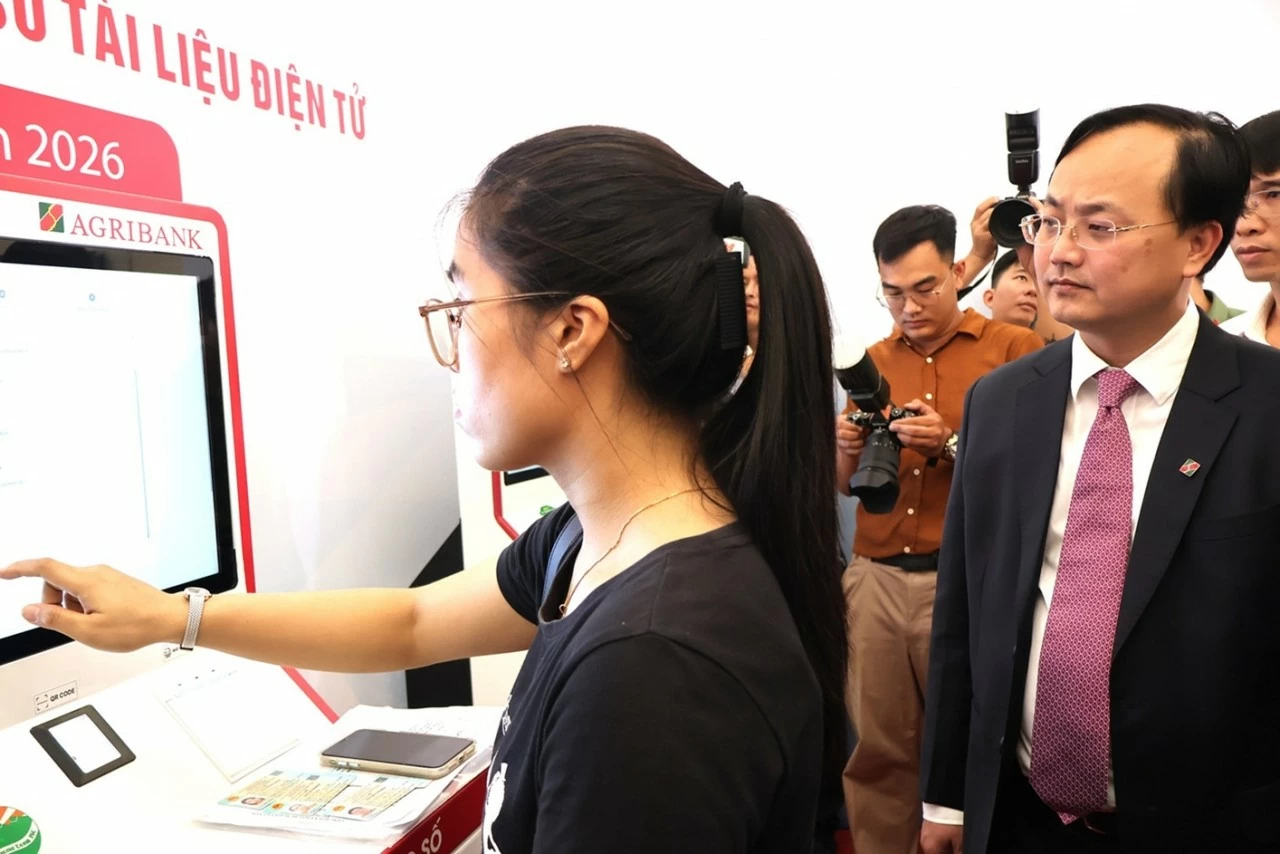 Agribank đồng hành cùng tỉnh Ninh Bình triển khai mô hình Kiosk thông minh: Cú hích chuyển đổi số hành chính công Agribank đồng hành cùng tỉnh Ninh Bình triển khai mô hình Kiosk thông minh: Cú hích chuyển đổi số hành chính công