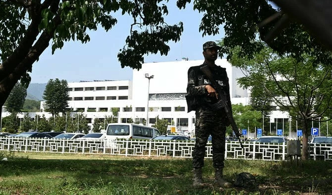 Pakistan tăng mạnh chi tiêu quốc phòng
