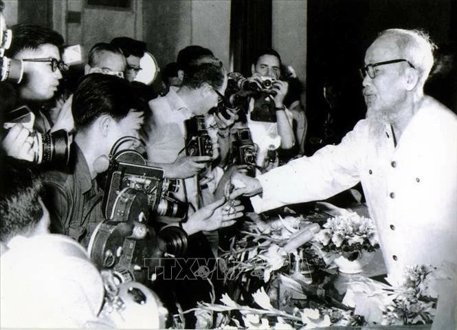 Rèn luyện phẩm chất và văn phong báo chí theo tấm gương nhà báo lớn Hồ Chí Minh