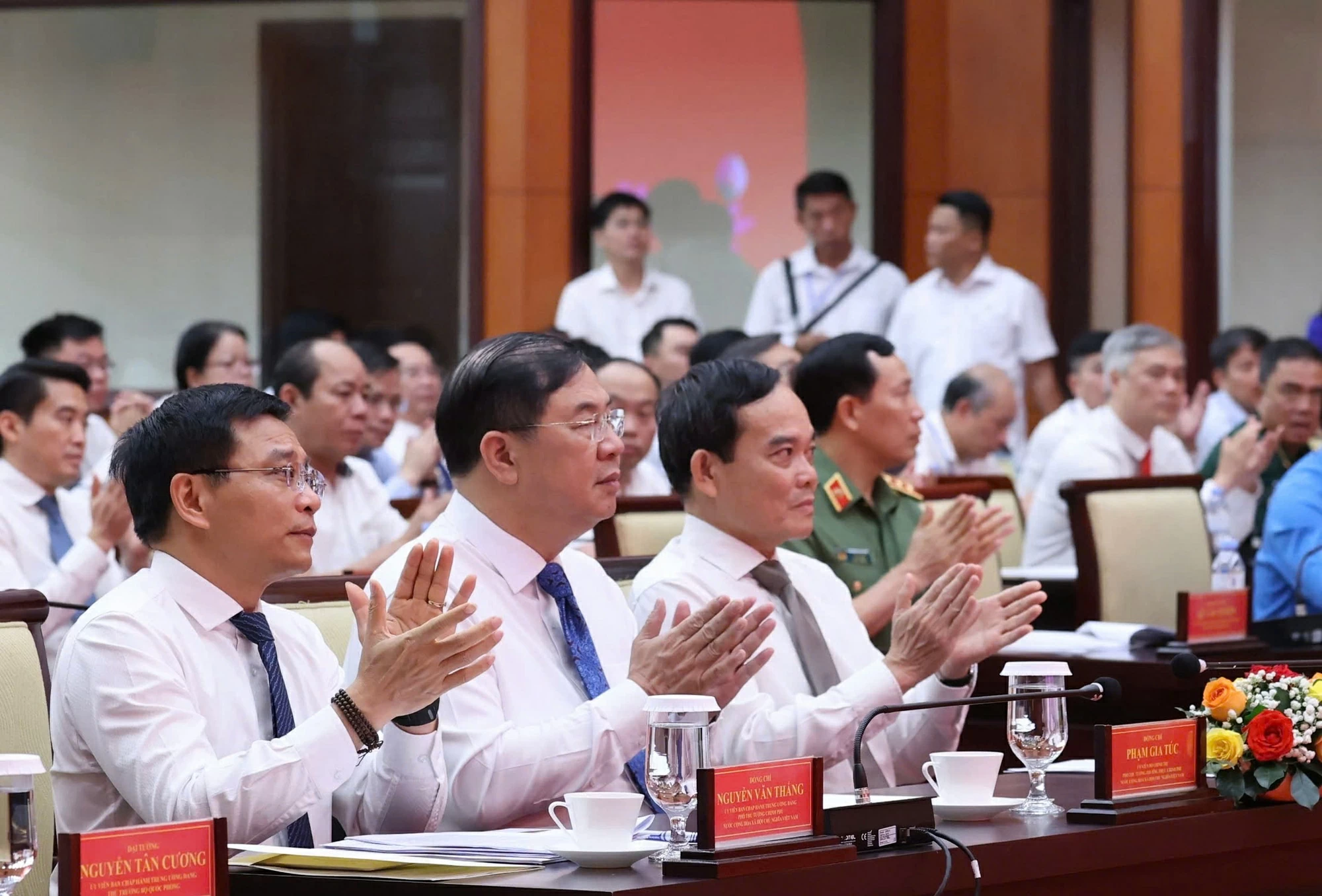 Thủ tướng Lê Minh Hưng phát động Phong trào thi đua quyết tâm thực hiện thắng lợi mục tiêu tăng trưởng bền vững 2 con số