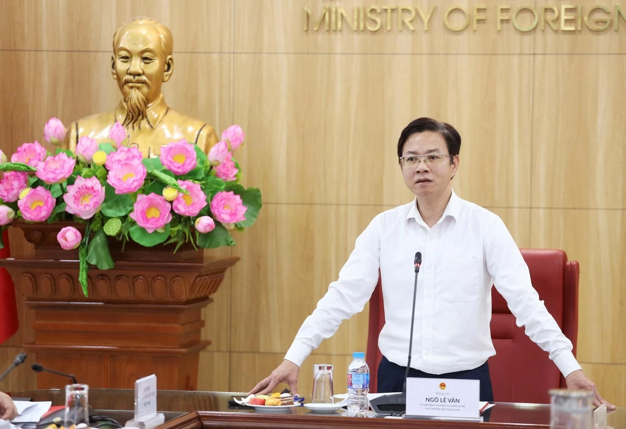Thứ trưởng Ngoại giao Ngô Lê Văn phát biểu khai mạc Hội nghị. (Ảnh: Thành Long)