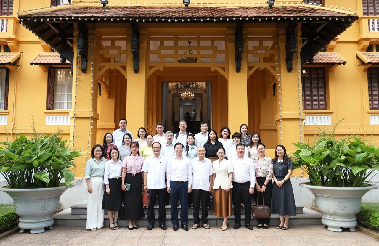 Các đại biểu chụp ảnh chung. (Ảnh: Thành Long)