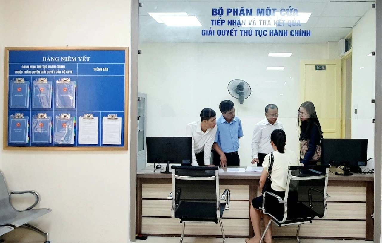 Bộ phận một cửa. (Ảnh: Phan Trang) Bộ phận một cửa. (Ảnh: Phan Trang)