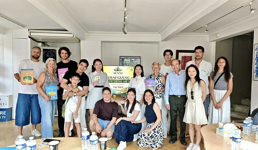 Lớp học tiếng Việt dành cho người lớn đầu tiên tại thành phố Nice Lớp học tiếng Việt đầu tiên dành cho người lớn tại thành phố Nice