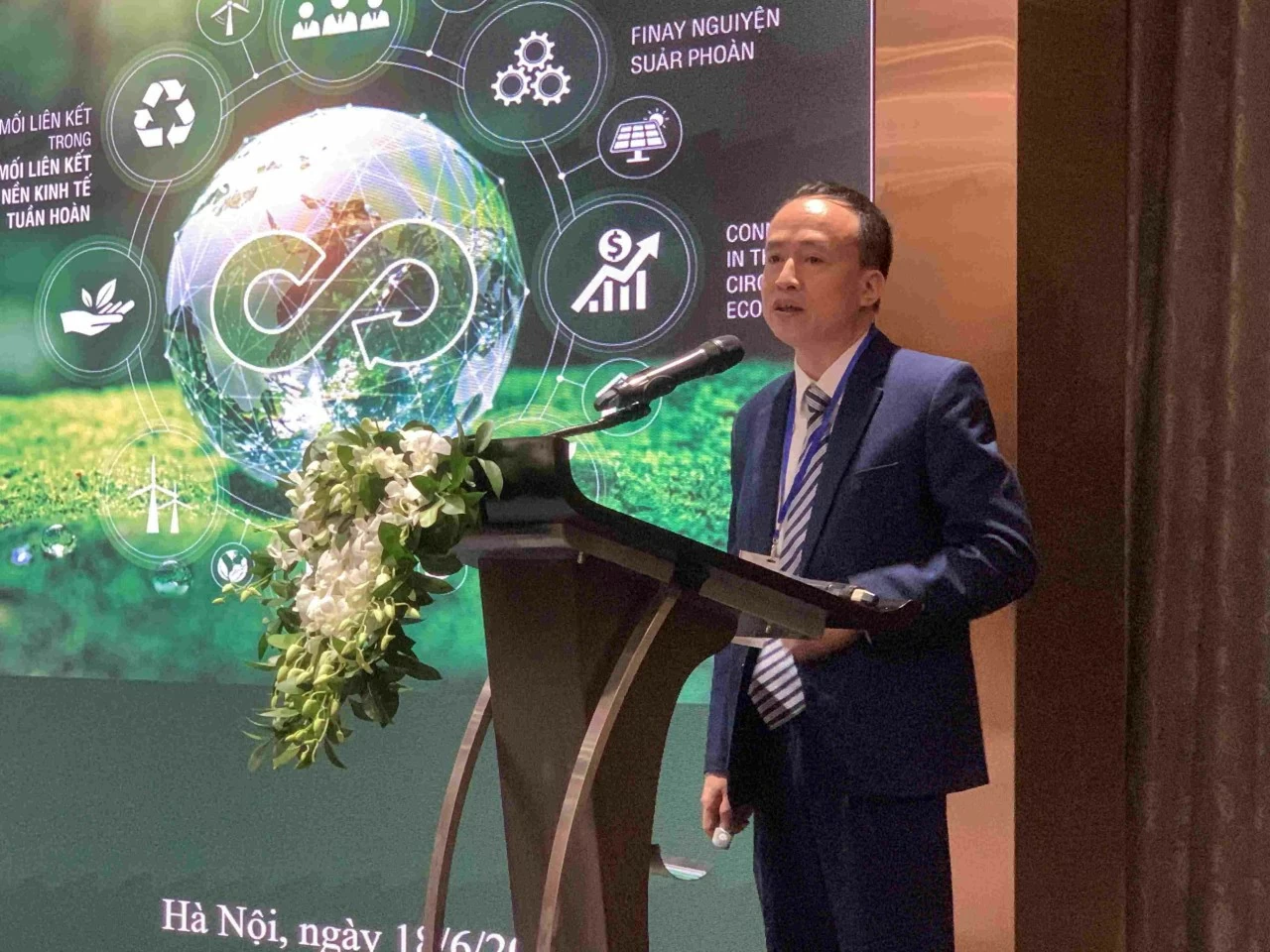 TS. Bùi Việt Hưng, Nghiên cứu viên cao cấp tại IEAS, trình bày các ưu tiên phát triển của Việt Nam trong giai đoạn mới. (Ảnh: Đoàn Ngân)
