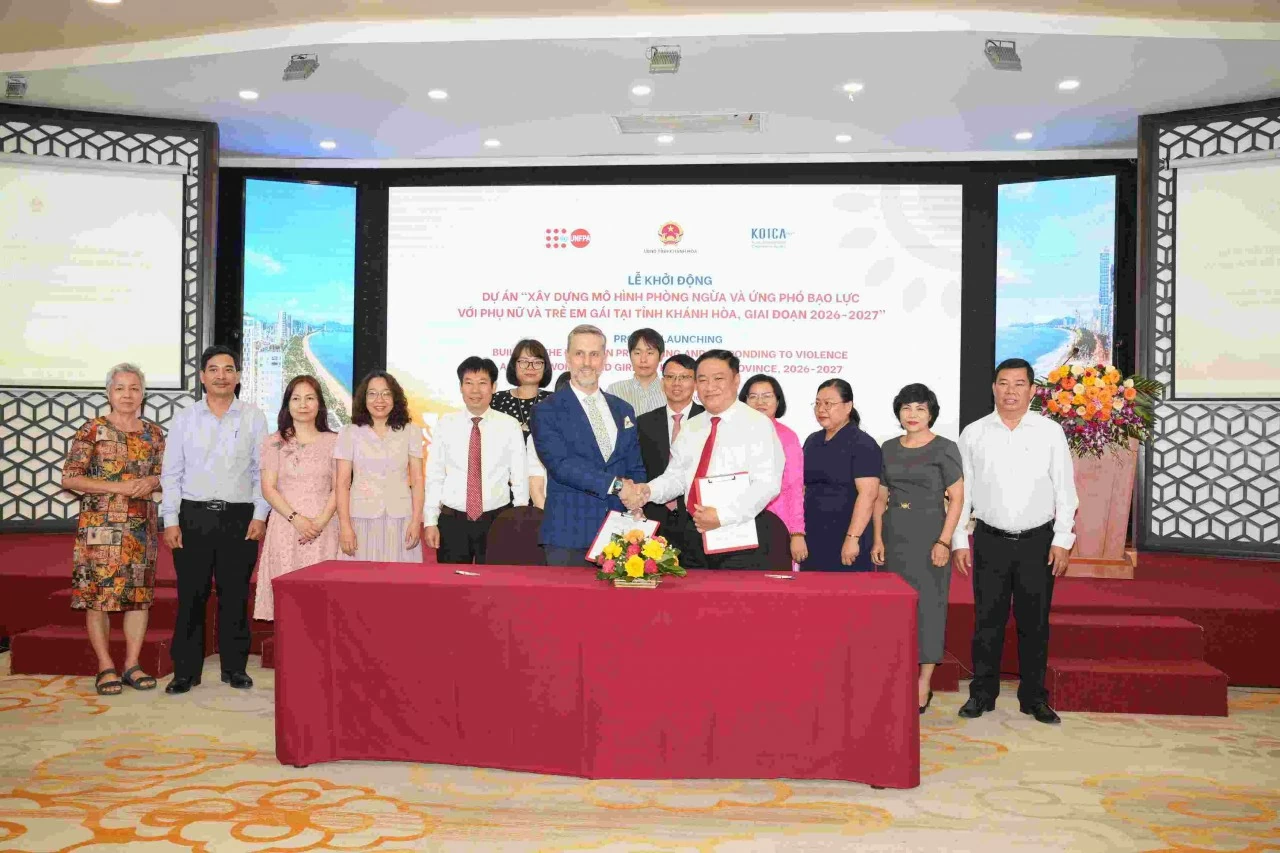 Lễ trao bản thỏa thuận hợp tác đã ký kết giữa tỉnh Khánh Hòa và UNFPA. Lễ trao bản thỏa thuận hợp tác đã ký kết giữa tỉnh Khánh Hòa và UNFPA.