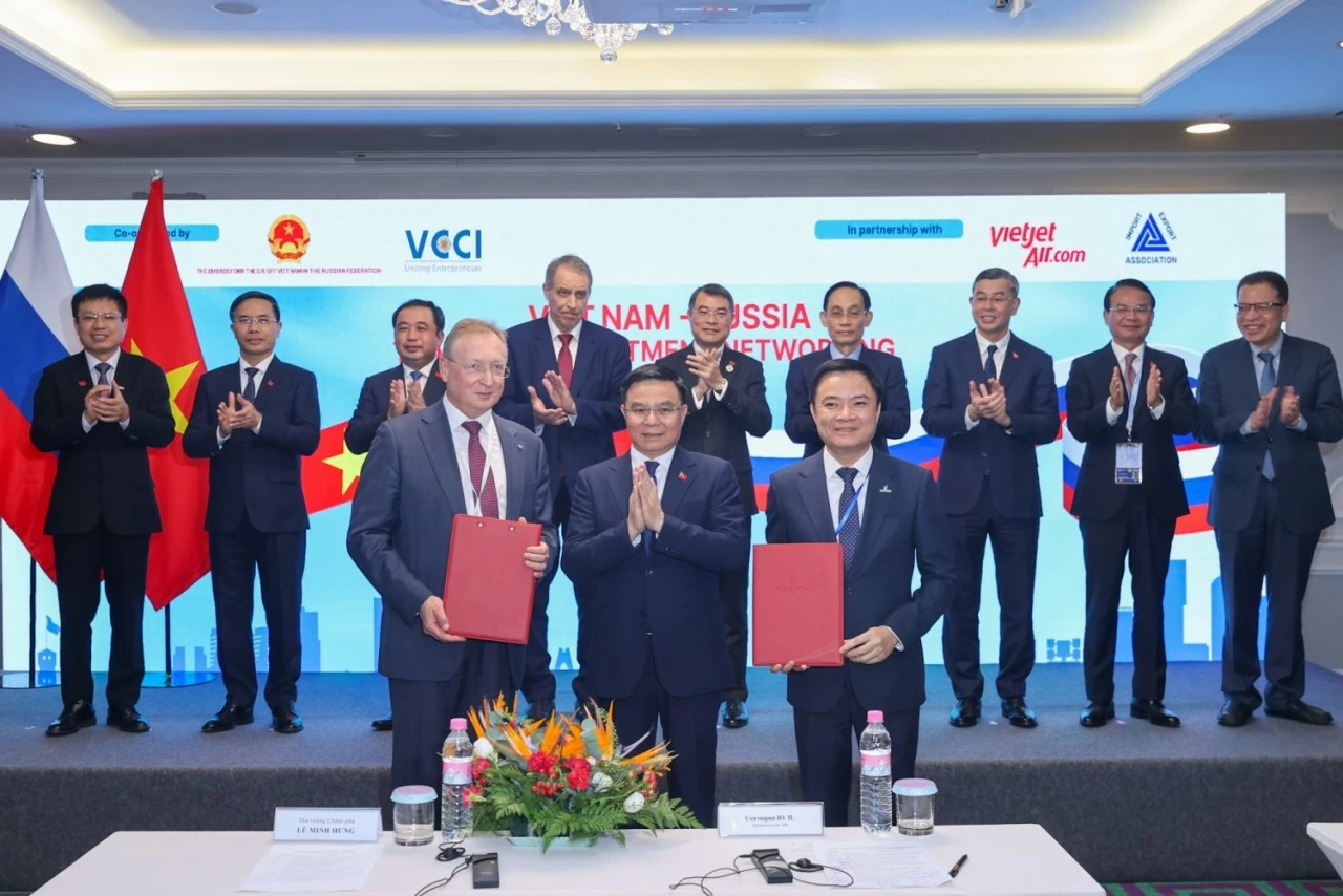 Petrovietnam bắt tay các tập đoàn năng lượng hàng đầu Nga trước sự chứng kiến của Thủ tướng Lê Minh Hưng