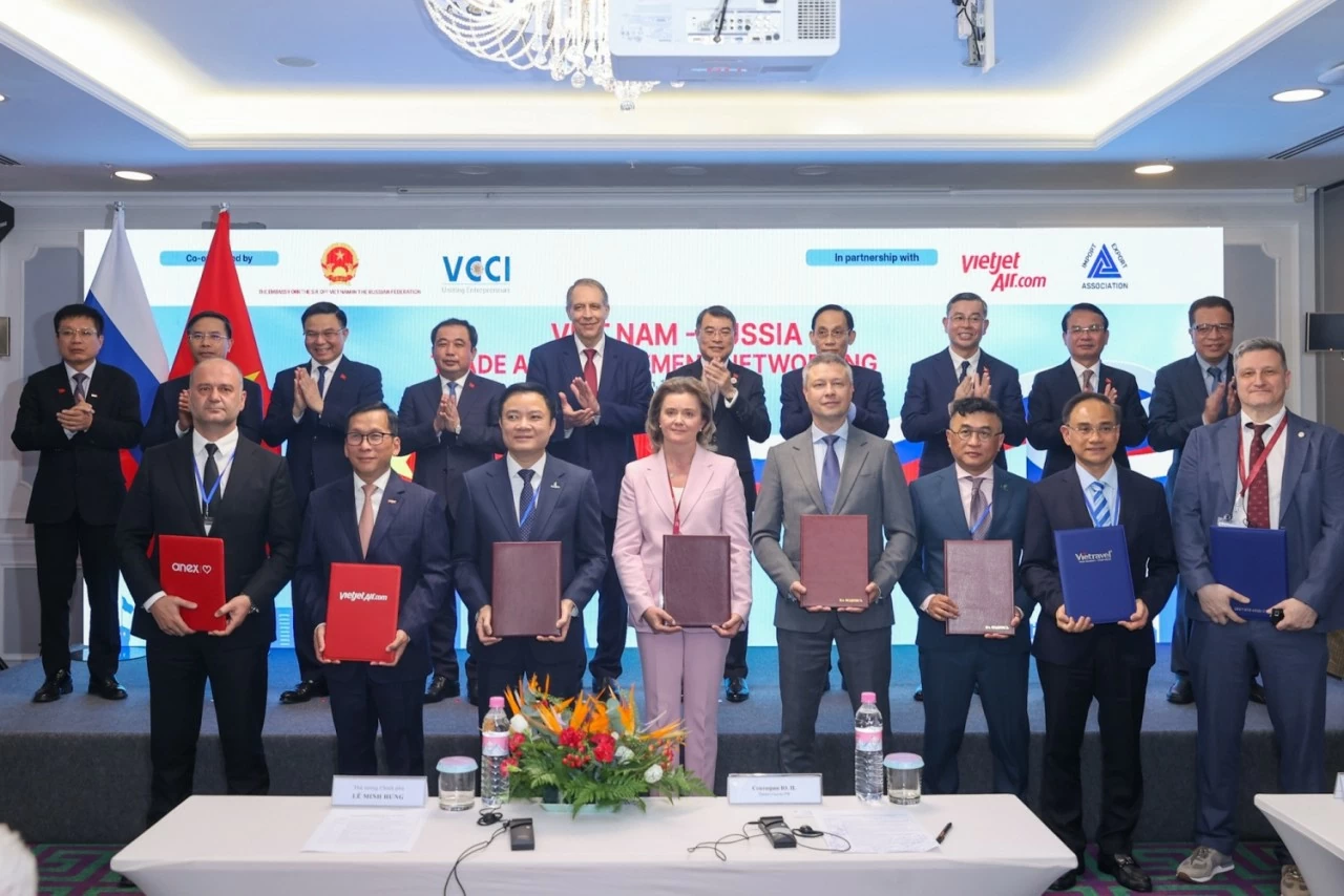 Petrovietnam bắt tay các tập đoàn năng lượng hàng đầu Nga trước sự chứng kiến của Thủ tướng Lê Minh Hưng