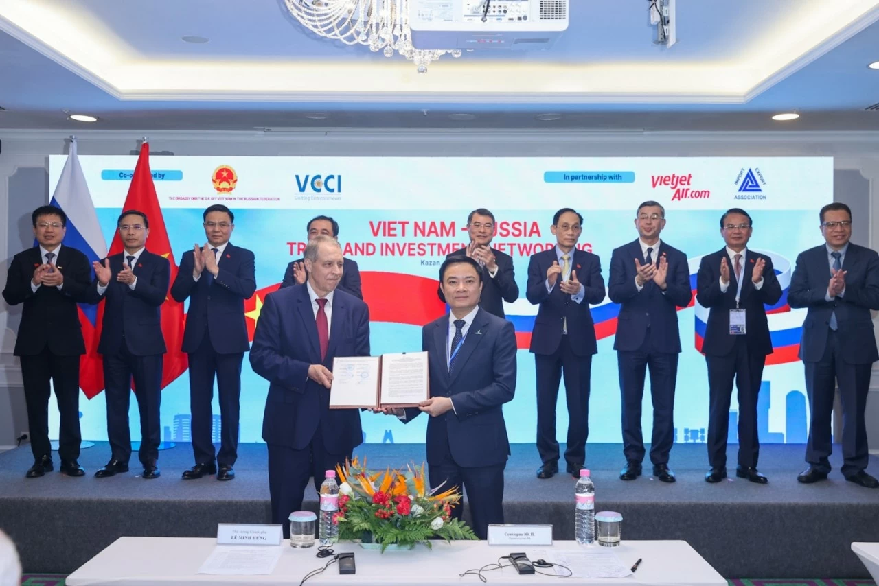 Petrovietnam bắt tay các tập đoàn năng lượng hàng đầu Nga trước sự chứng kiến của Thủ tướng Lê Minh Hưng