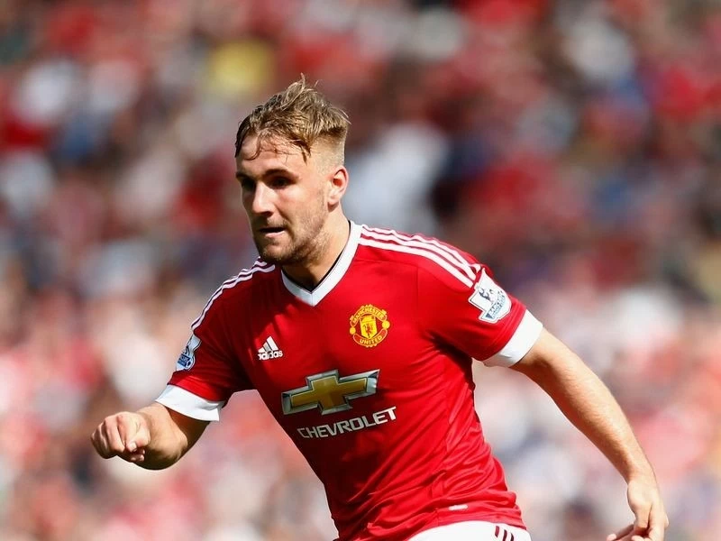 Muốn ở lại Man Utd, Luke Shaw phải giảm lương
