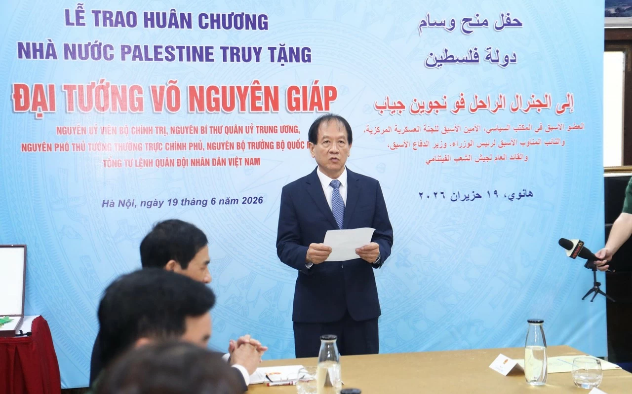 ông Võ Hồng Nam, đại diện gia đình Đại tướng Võ Nguyên Giáp phát biểu tại buổi lễ. (Ảnh: Thành Long)