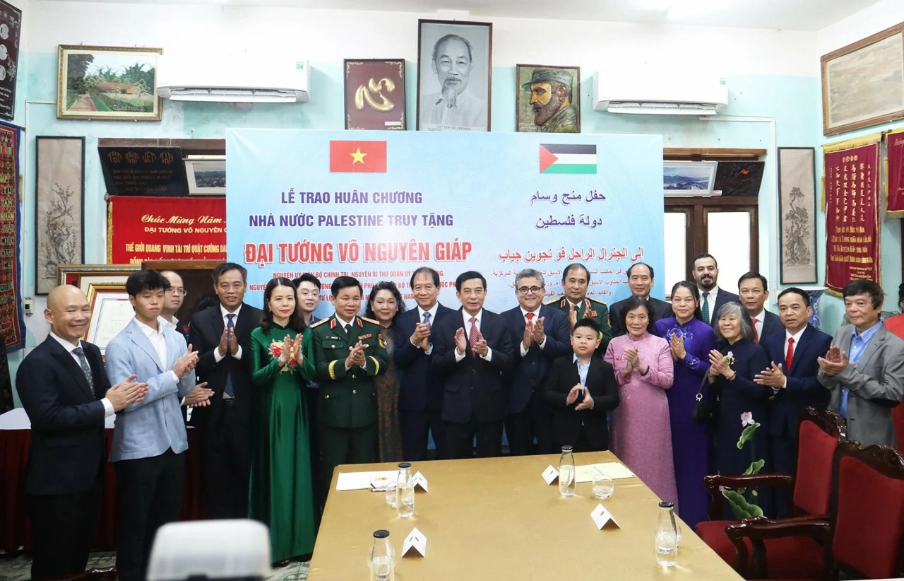 Các đại biểu chụp ảnh chung. (Ảnh: Thành Long)