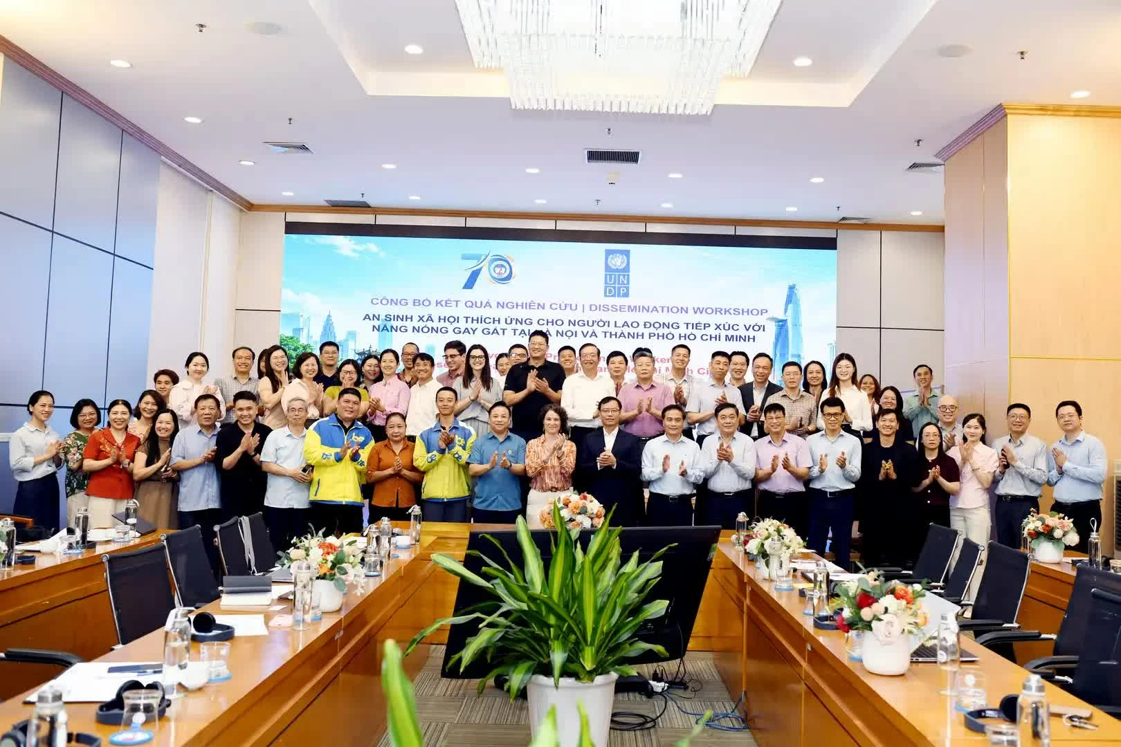 Tăng cường an sinh xã hội cho người lao động trước nắng nóng cực đoan
