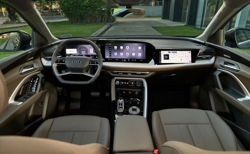 Bên trong cabin Q5 2026, Audi áp dụng triết lý thiết kế Digital Stage, tập trung vào trải nghiệm số hóa.