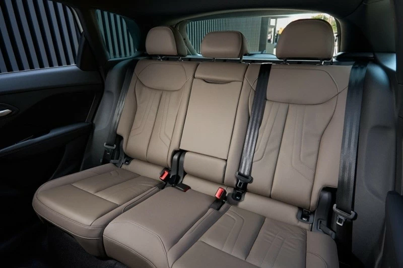 Hàng ghế sau của Audi Q3 2026 có thể điều chỉnh độ ngả lưng và trượt tiến lùi.