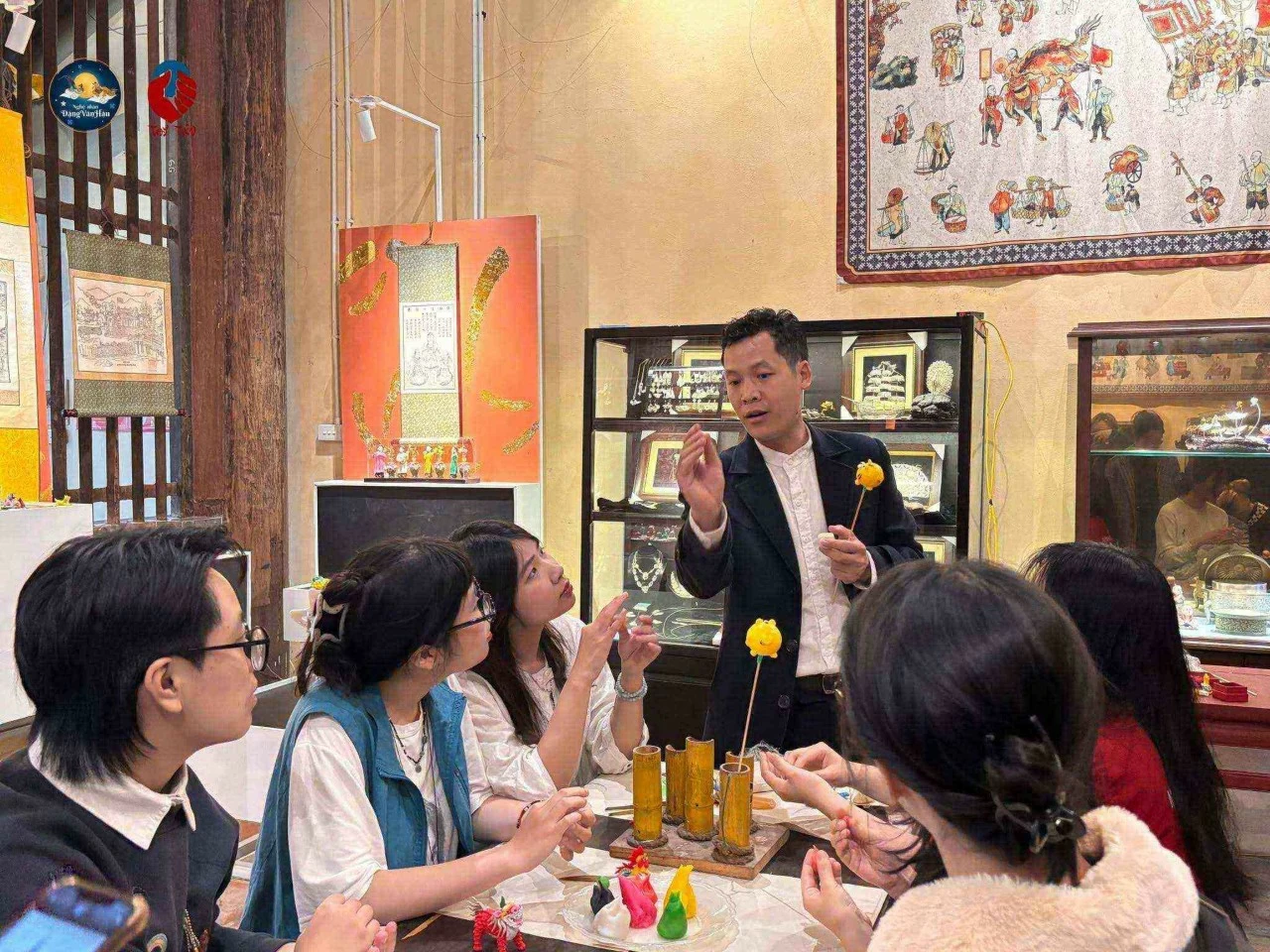 Tò he Việt Nam: Nặn hình di sản, gửi gắm hồn Việt ra thế giới Tò he Việt Nam: Nặn hình di sản, gửi gắm hồn Việt ra thế giới