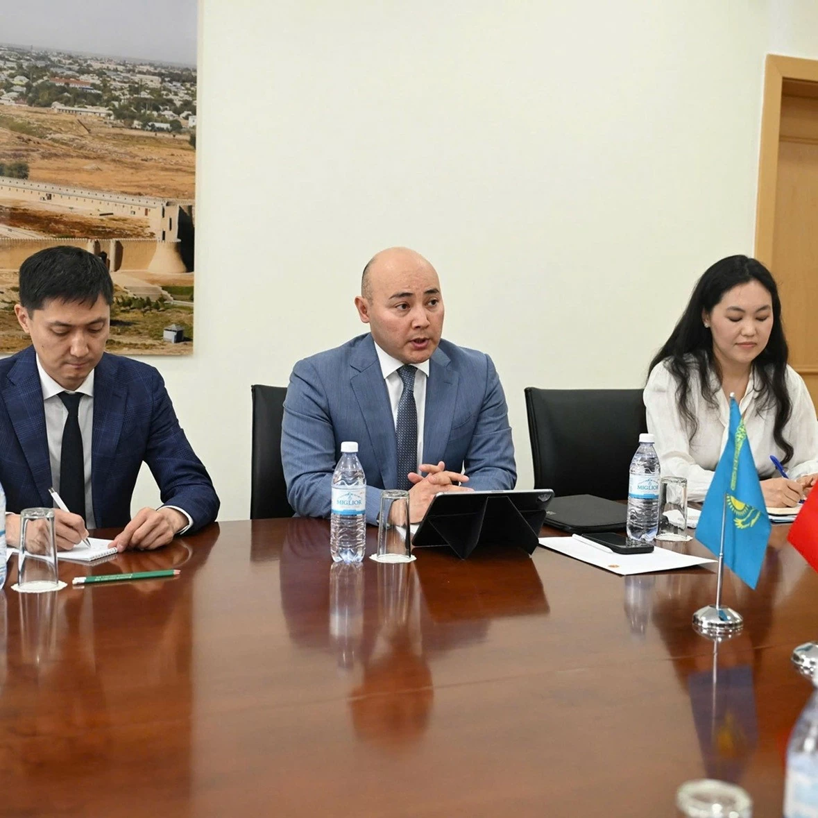 Đại sứ Nguyễn Thành Lê bắt đầu nhiệm kỳ công tác tại Kazakhstan Đại sứ Nguyễn Thành Lê bắt đầu nhiệm kỳ công tác tại Kazakhstan