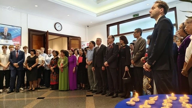 Trung tâm Khoa học và Văn hóa Nga tổ chức Lễ tưởng niệm nhân kỷ niệm 85 năm Chiến tranh Vệ quốc Vĩ đại