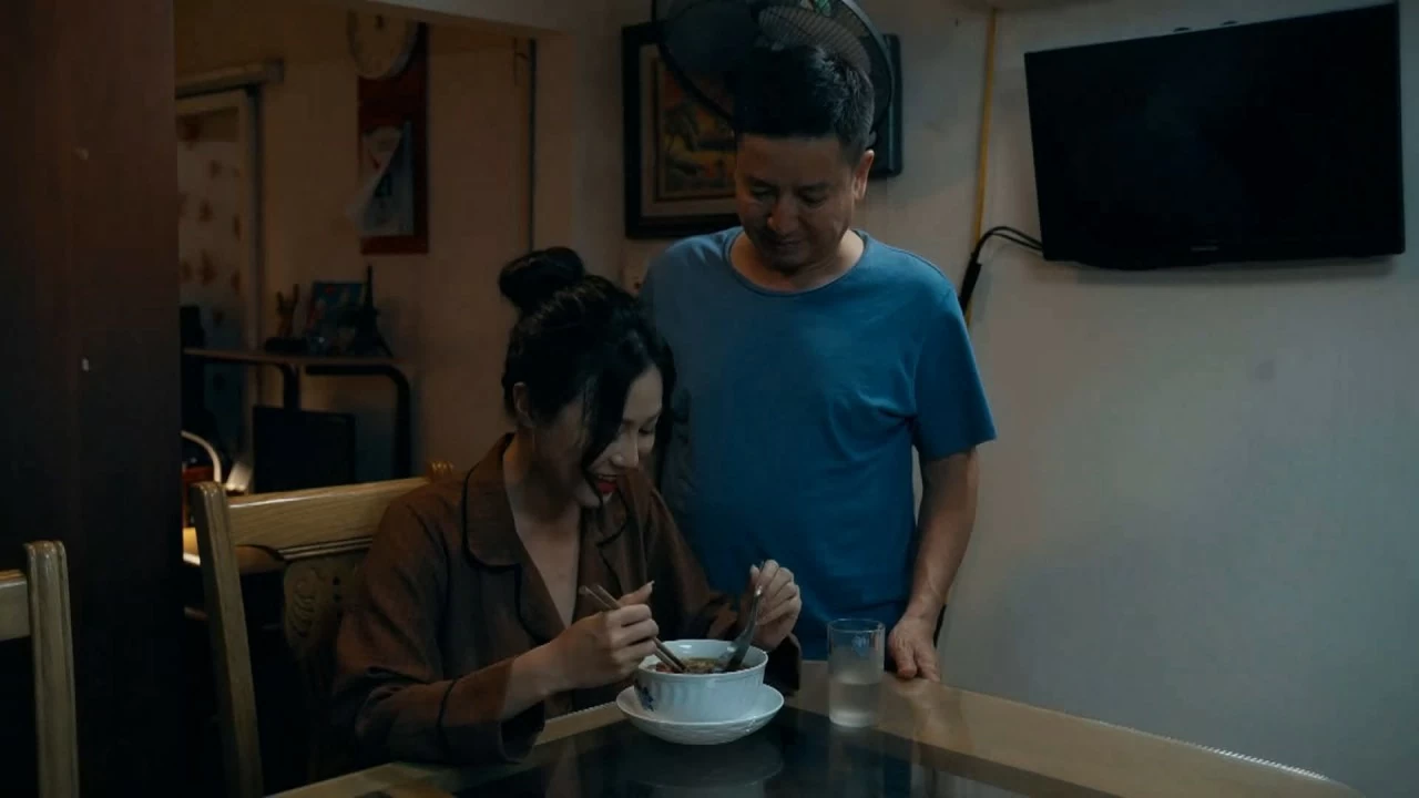 Dưới ô cửa sáng đèn tập 18