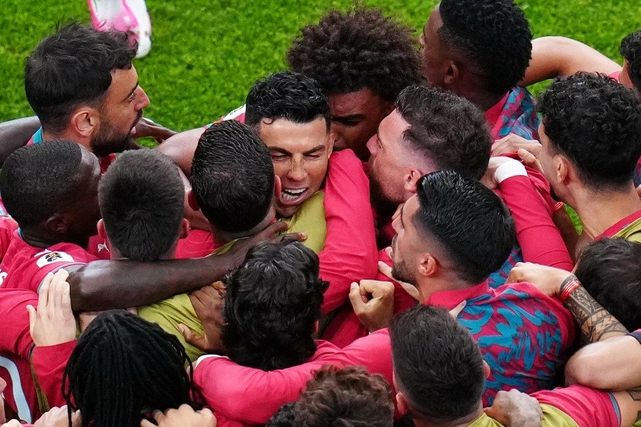 Kết quả bóng đá Bảng K World Cup 2026: Bồ Đào Nha 5-0 Uzbekistan – Ronaldo trở thành cầu thủ đầu tiên ghi bàn ở 6 kỳ World Cup