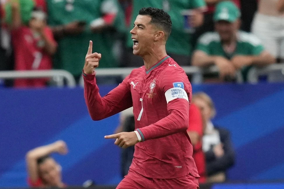 Ronaldo lập kỷ lục mà ngay cả Messi cũng chưa chạm tới