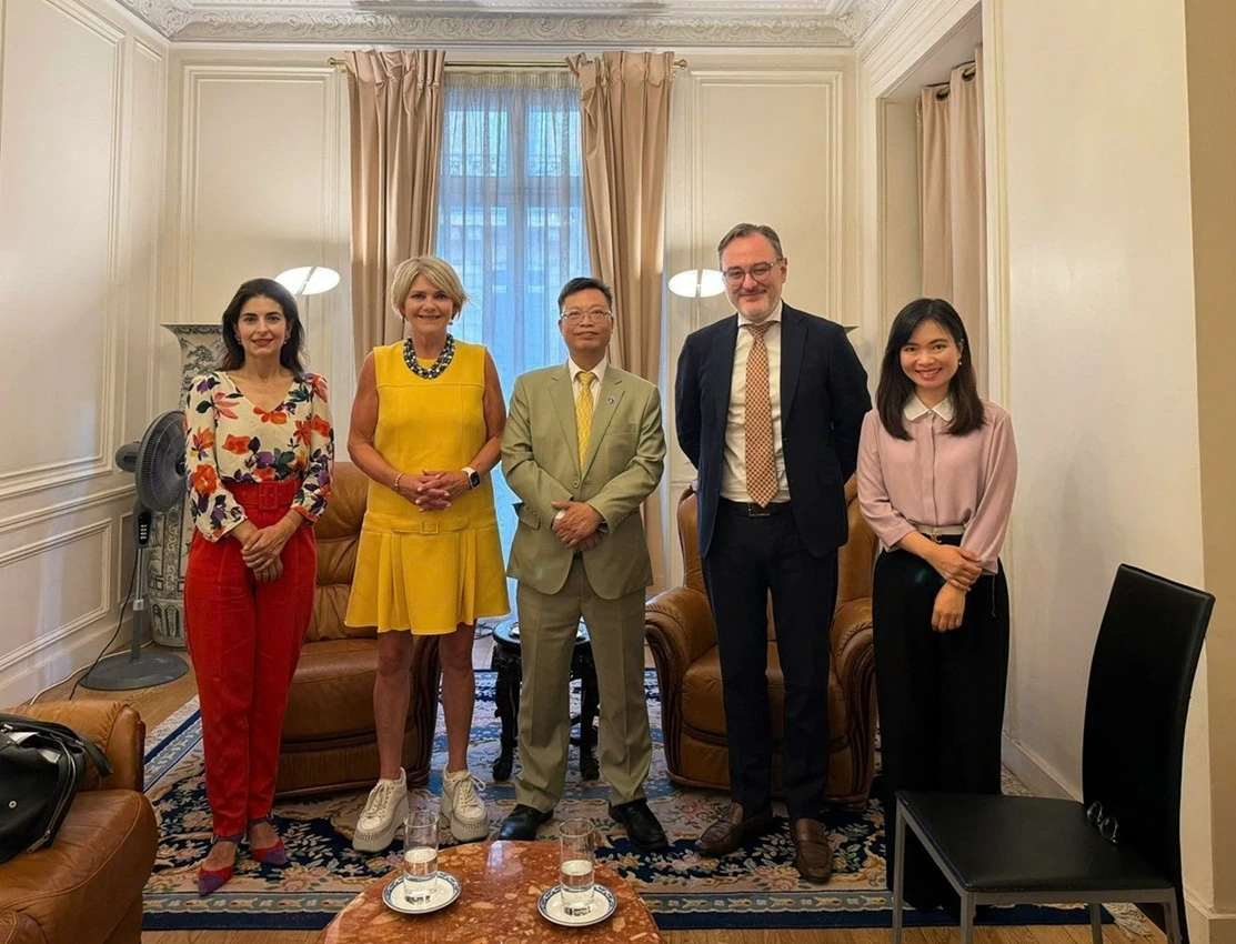 Đại sứ Việt Nam tại Pháp Trịnh Đức Hải tiếp Giám đốc Trung tâm Phát triển của OECD