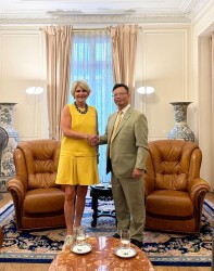 Đại sứ Việt Nam tại Pháp Trịnh Đức Hải tiếp Giám đốc Trung tâm Phát triển của OECD