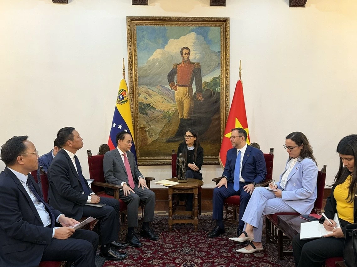 Bộ trưởng Ngoại giao Lê Hoài Trung thăm, làm việc tại Venezuela