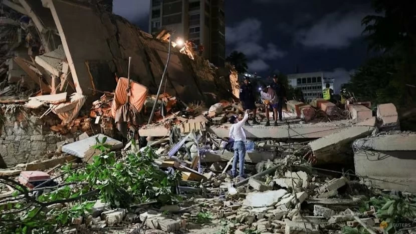 Khung cảnh đổ nát tại Venezuela sau hai trận động đất mạnh liên tiếp, khi lực lượng cứu hộ khẩn trương tìm kiếm người mắc kẹt giữa các tòa nhà sập đổ. (Nguồn: CNA) Khung cảnh đổ nát tại Venezuela sau hai trận động đất mạnh liên tiếp, khi lực lượng cứu hộ khẩn trương tìm kiếm người mắc kẹt giữa các tòa nhà sập đổ. (Nguồn: CNA)