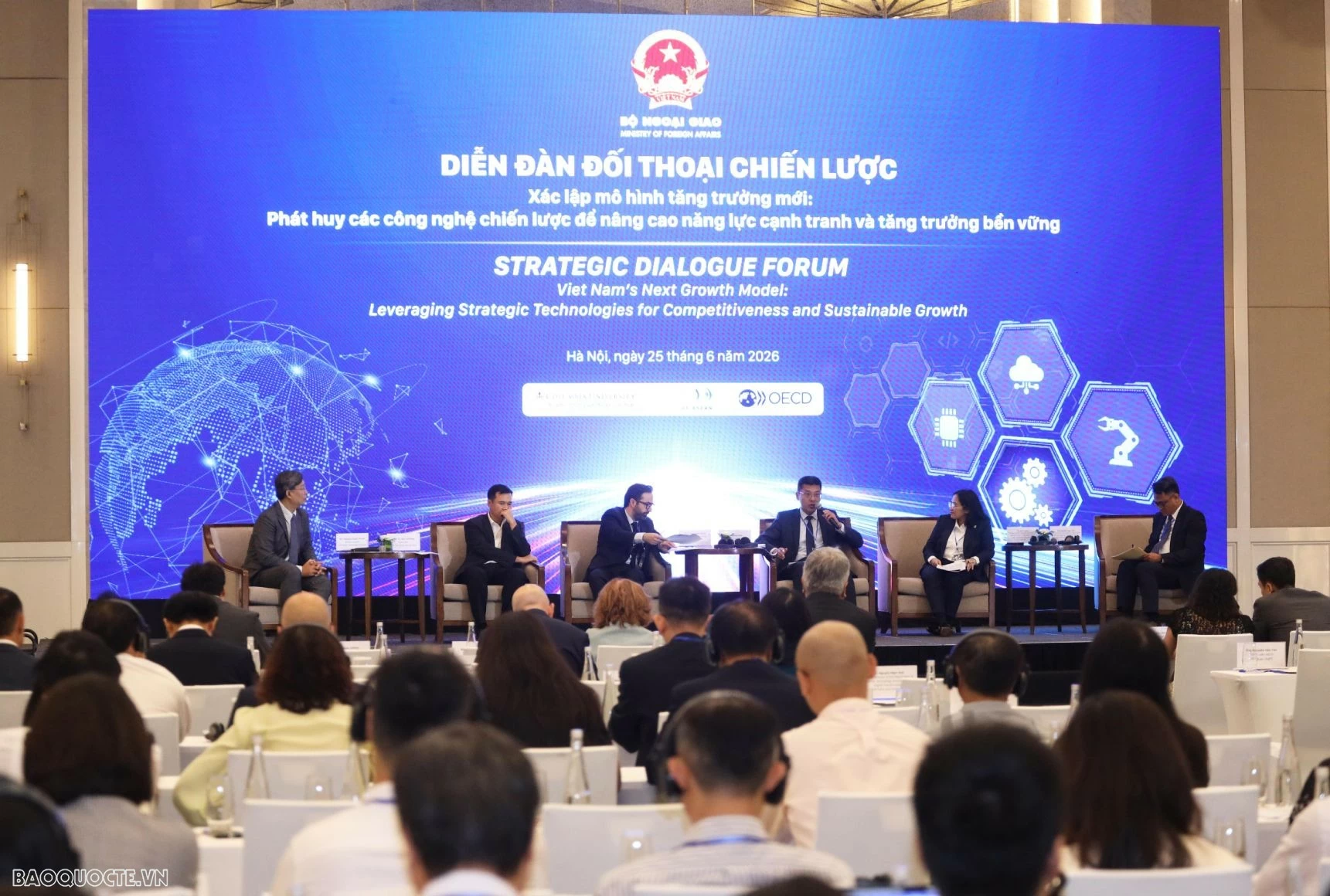 Diễn đàn Đối thoại chiến lược đã diễn ra 05 phiên thảo luận chuyên sâu. (Ảnh: Thành Long) Diễn đàn Đối thoại chiến lược đã diễn ra 05 phiên thảo luận chuyên sâu. (Ảnh: Thành Long)