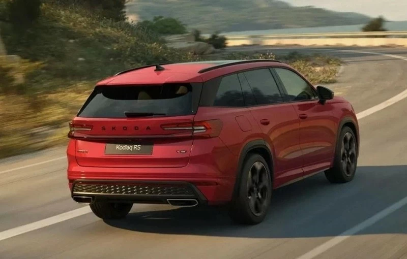 Khác với các phiên bản Kodiaq thông thường, bản RS được phát triển theo hướng thể thao và hiệu năng cao hơn. Khác với các phiên bản Kodiaq thông thường, bản RS được phát triển theo hướng thể thao và hiệu năng cao hơn.