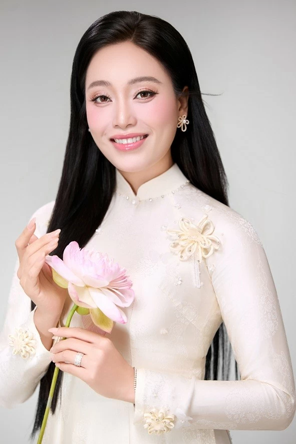 Sao Mai Huyền Trang ngọt ngào, trẻ trung trong MV mới Sao Mai Huyền Trang ngọt ngào, trẻ trung trong MV mới
